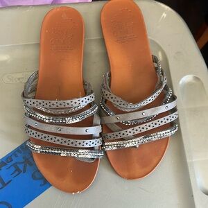 Ladies dressy summer sandal, dark gray.